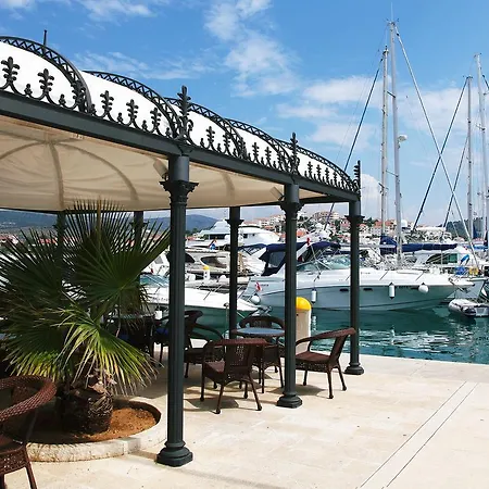 Hotel Marina Frapa - Otok