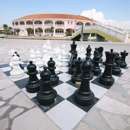 Marina Frapa - Otok 4*